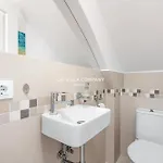 Rosamond Vila Son Parc